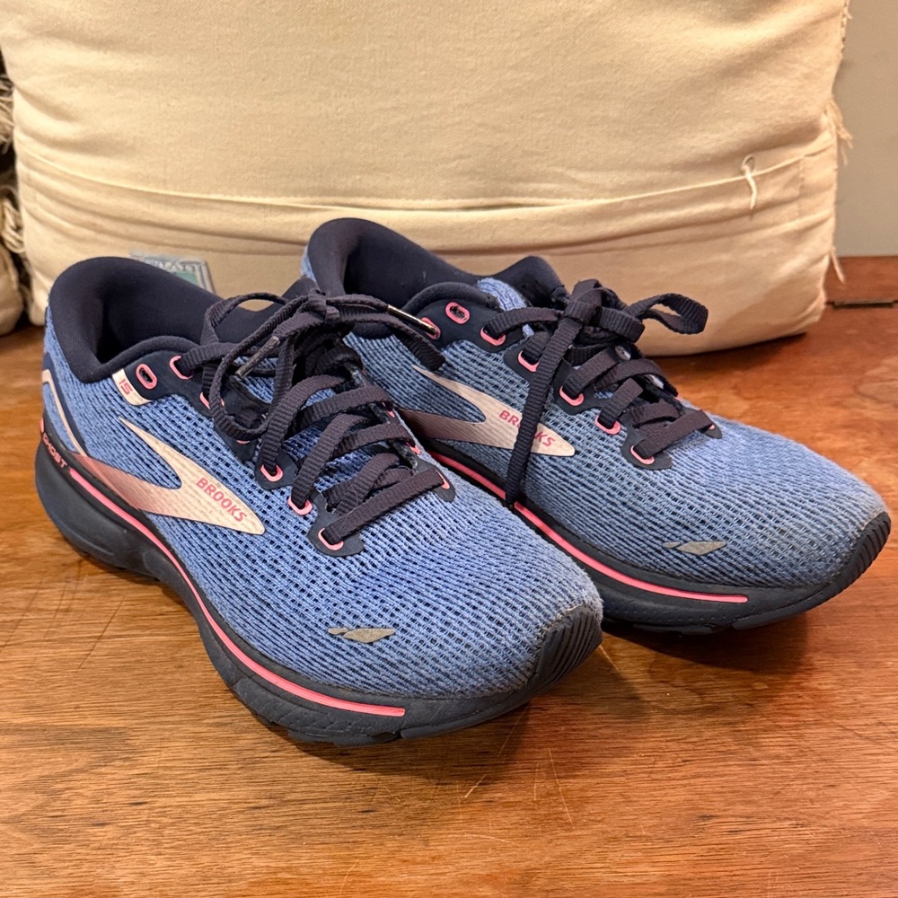 Brooks Women's Navy and Pink Sneakers